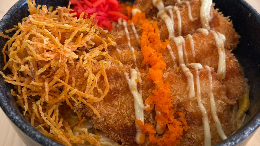 酥炸三文鱼滑蛋丼 Crispy Salmon Don