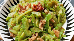 Stir-Fried Bitter Gourd with beef in black bean